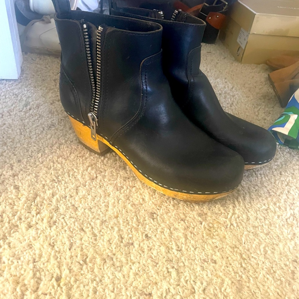 Swedish Hasbeens black ankle clog boots.